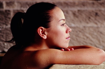 Kỳ lạ cô gái chỉ có một bên nhũ hoa