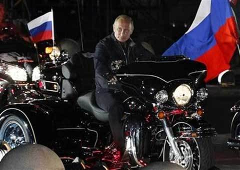 Putin khởi động tranh cử bằng xe máy khủng
