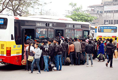 Khó mua vé tàu, máy bay dịp 2/9