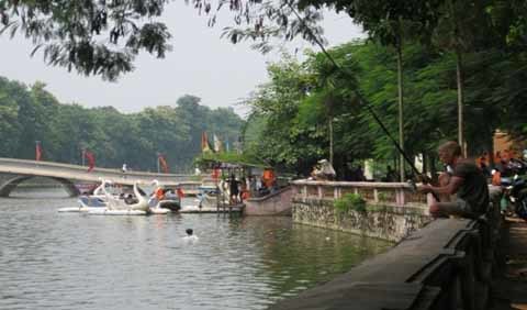 Hồ Thủ Lệ sắp trở thành ao nhà.