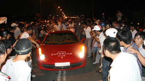 Người Đà Nẵng cuồng nhiệt chào đón dàn siêu xe 