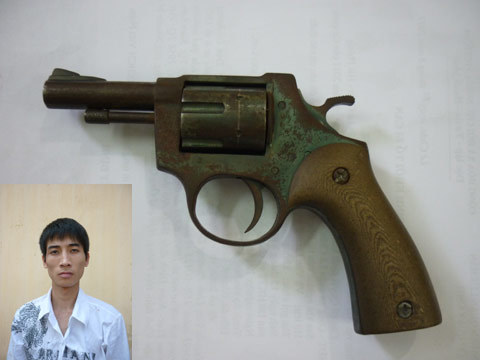 Bắt kẻ côn đồ dùng súng tấn công cảnh sát