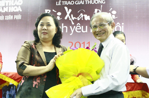 GS Phan Huy Lê giành giải lớn “Vì tình yêu Hà Nội”