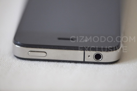 Đến lượt iPhone 5 mẫu bị bỏ quên trong... quán bar