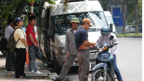 Xe dù, bến cóc hoành hành dịp 2/9