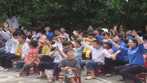 Ấm áp tình nguyện trẻ mùa trung thu