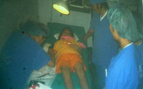 Bộ trưởng Y tế thăm cháu Bích trong vụ án tiệm vàng