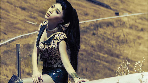 Rũ bỏ hình ảnh ngây thơ, Tóc Tiên gợi cảm