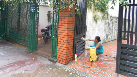 Nhiều nhà dân bị tấn công bằng… bom tự chế