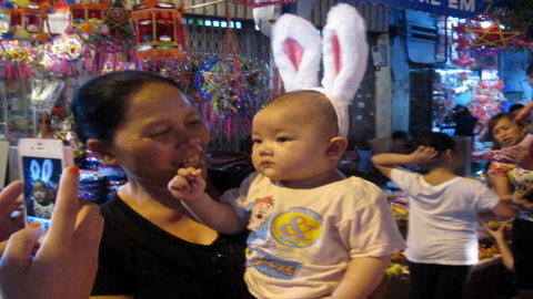 Ngộ nghĩnh “hội hóa trang” chợ đêm trung thu phố cổ