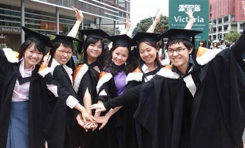 Vào Học viện Tài chính, nhận bằng BCA của ĐH Victoria