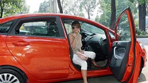 Những lưu ý dành cho phái đẹp sau vô-lăng