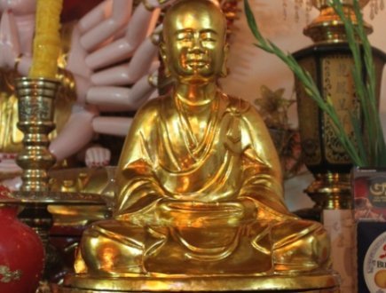 Tặng tượng Phật hoàng cho ngày Hoà giải và Yêu thương