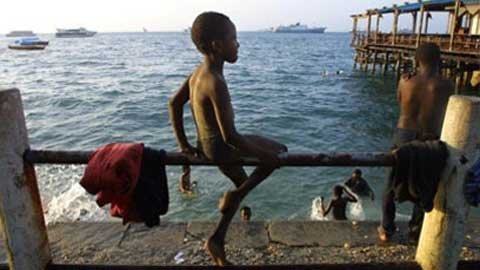 Phà chở 500 người chìm ngoài khơi Tanzania