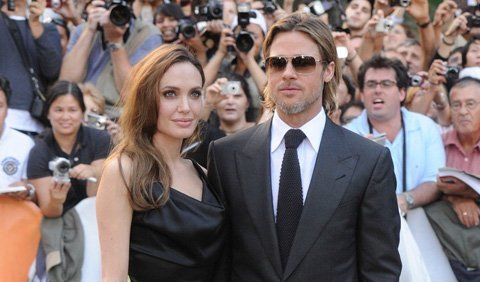 Brad Pitt và Angelina Jolie diện đồ đen ra mắt phim