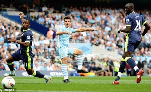 Aguero bùng nổ, Man City thắng giòn giã