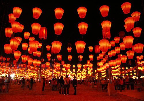 Không khí Tết Trung thu rộn ràng trên TG