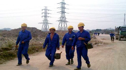 Vất vả cạnh tranh với lao động TQ trên... sân nhà