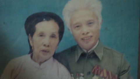 Tình yêu người lính: 10 năm chăm vợ liệt giường