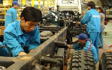 Chỉ tại thiếu lốp, không bán được ôtô