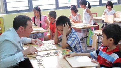 Con học tiếng Anh, nhà giàu cũng 'mếu'