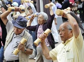 Nhật Bản ngày càng nhiều bô lão trên 100 tuổi