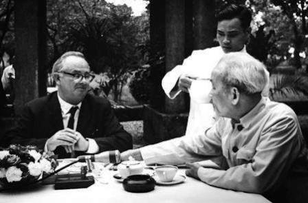 Wilfred Burchett – một huyền thoại gây tranh cãi