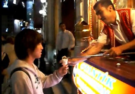 Màn trình diễn bán kem cực độc