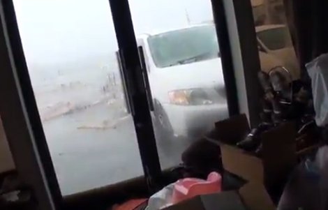 Sóng thần Nhật Bản nhìn từ đoạn video của đôi vợ chồng trẻ