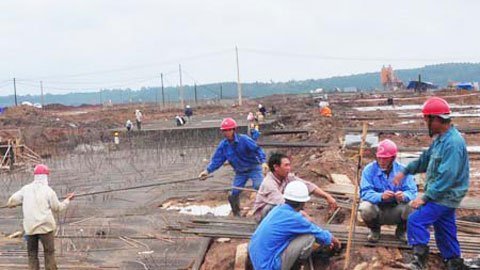 Lao động Trung Quốc bát nháo, khó trục xuất