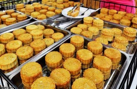 Sau trung thu, bánh nướng vứt đi lấp đầy 25 sân bóng