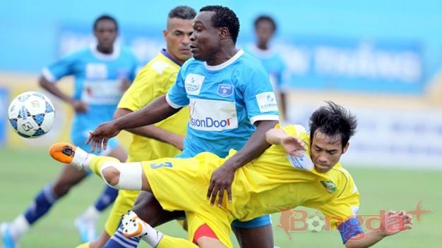 Bóng đá Việt Nam: Thay đổi, thay đổi và... thay đổi!