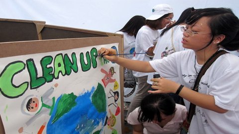 Giới trẻ Hà Nội chung tay “làm cho thế giới sạch hơn”