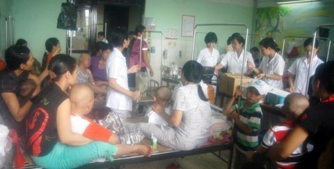 Thuê chuyên gia nước ngoài thẩm định viện phí?
