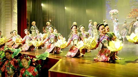 Nhà hát Bông Sen mừng tuổi 50 hoành tráng, rực rỡ