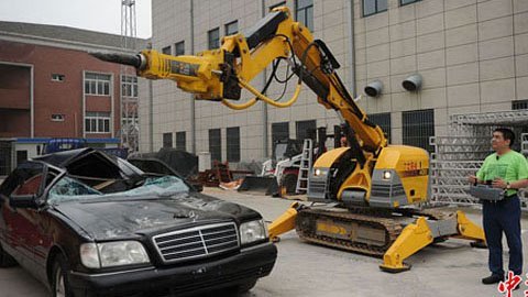 Giám đốc đập nát xe Mercedes, để mua xe đạp