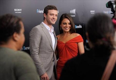 Justin Timberlake và Mila Kunis lên tiếng về scandal ảnh nóng