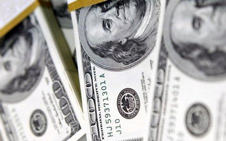 Nhà đầu tư bỏ vàng theo USD