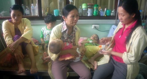 Tranh cãi nảy lửa về việc tăng viện phí