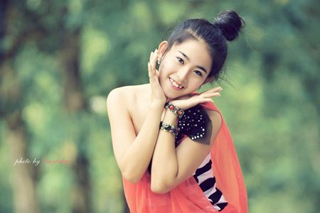 Ngắm Vy Trang lung linh trong nắng Huế