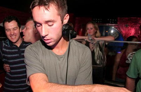 “DJ hay nhất mọi thời đại” đến Việt Nam