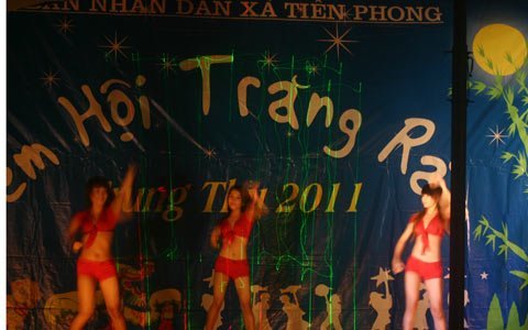 Chủ tịch xã ‘giải trình’ về màn múa sexy