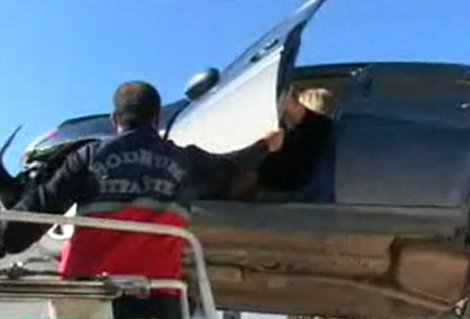 Ô tô mắc kẹt kì lạ