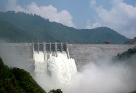 Miền Bắc mưa to, miền Trung ngập lụt nặng