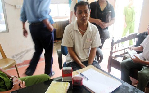 Phát hiện chủ xe khách sử dụng con dấu giả