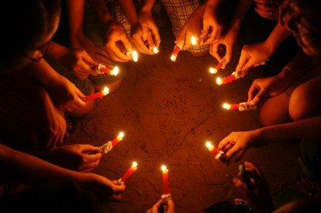 Người Việt quá duy tình, sao lại nói vô cảm?