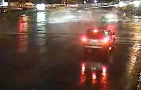 Vượt đèn đỏ, tai nạn ô tô thảm khốc