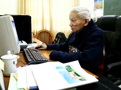 GS Hoàng Tuỵ nhận giải thưởng toán quốc tế