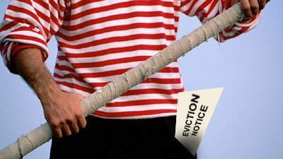 Bị đuổi khỏi nhà vì 41 tuổi vẫn 