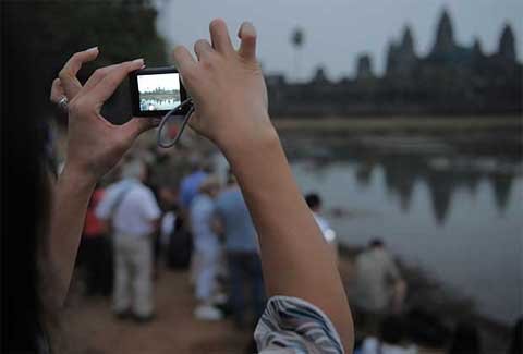 Hàng trăm du khách mắc kẹt ở khu đền Angkor